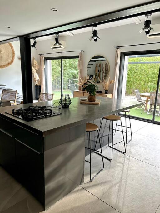Superbe Maison Avec Jacuzzi Ventabren Bagian luar foto
